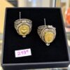 Anillos ornamentales con etiqueta de precio